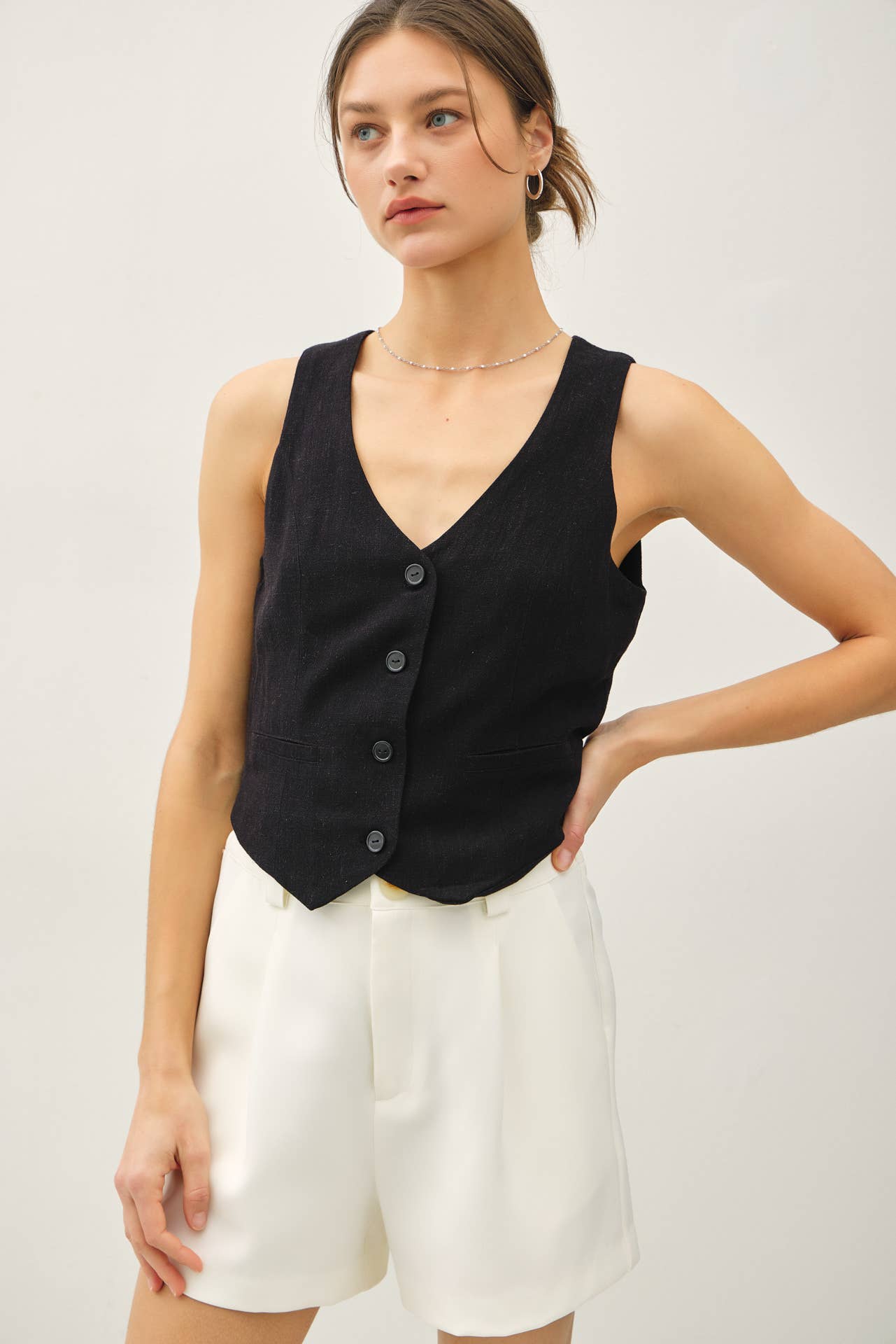 CLASSIC BUTTON DOWN LINEN VEST