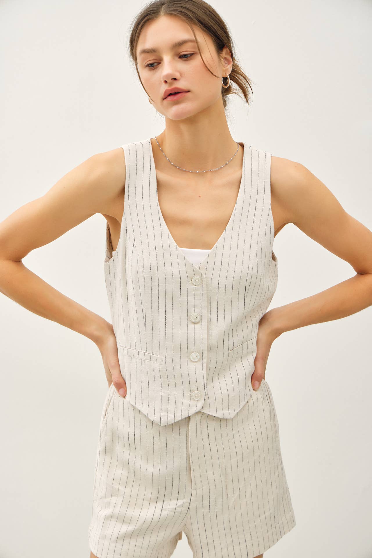 CLASSIC BUTTON DOWN LINEN VEST