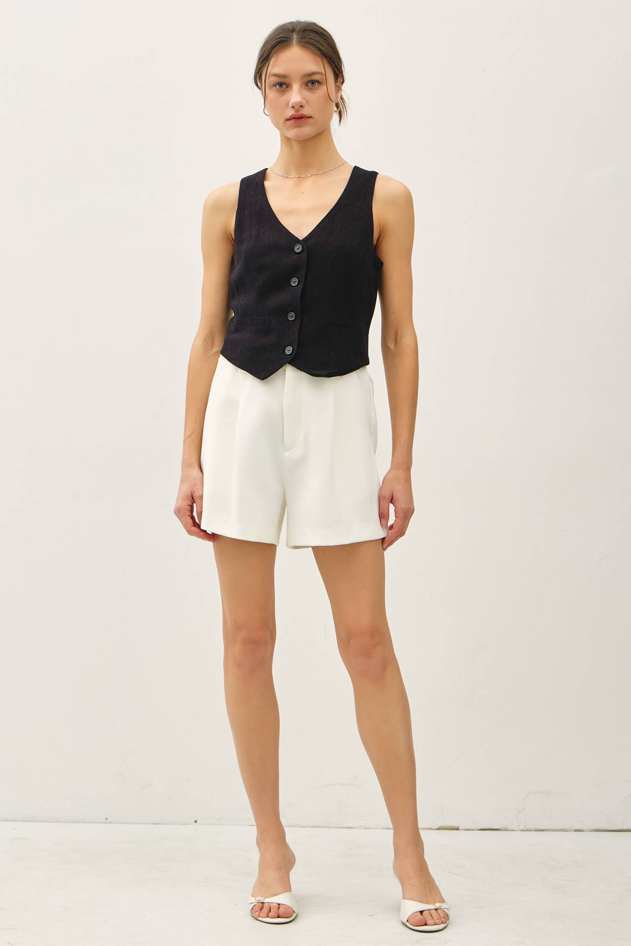 CLASSIC BUTTON DOWN LINEN VEST