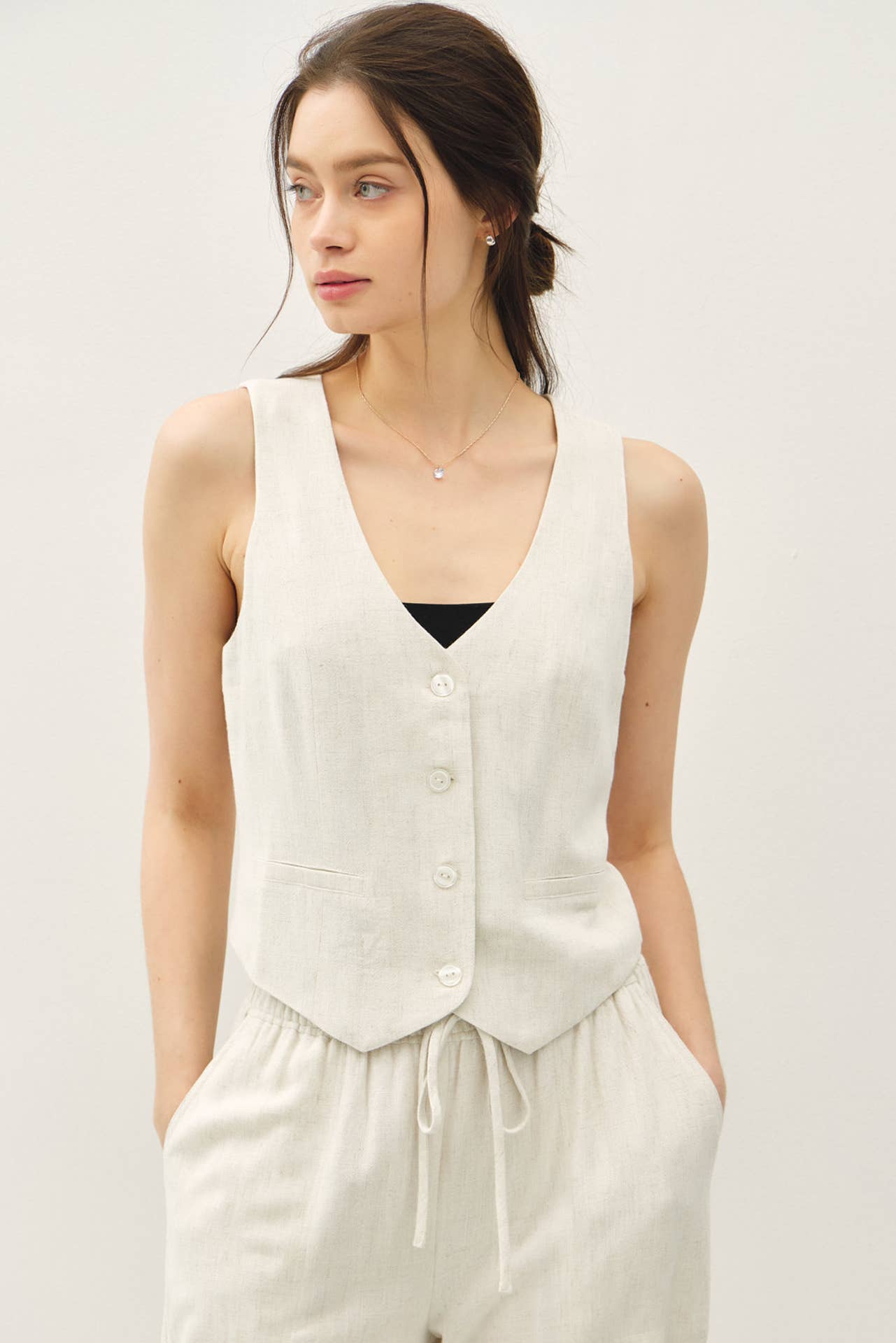 CLASSIC BUTTON DOWN LINEN VEST