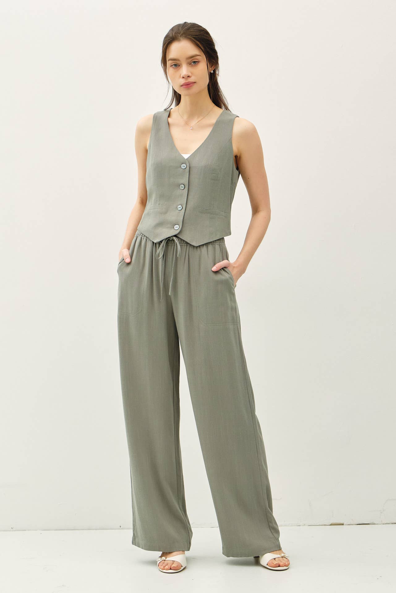 CLASSIC BUTTON DOWN LINEN VEST