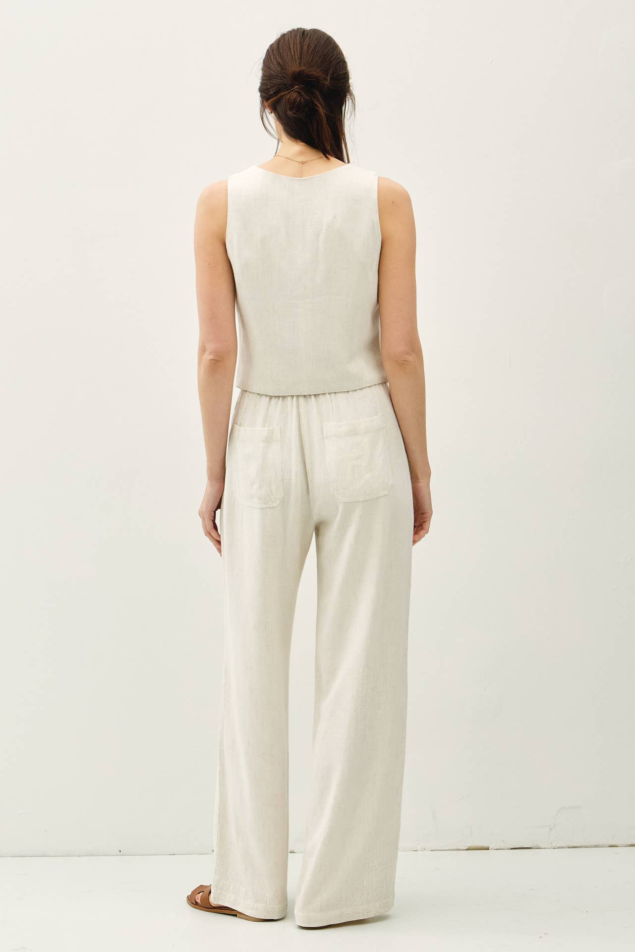 CLASSIC BUTTON DOWN LINEN VEST