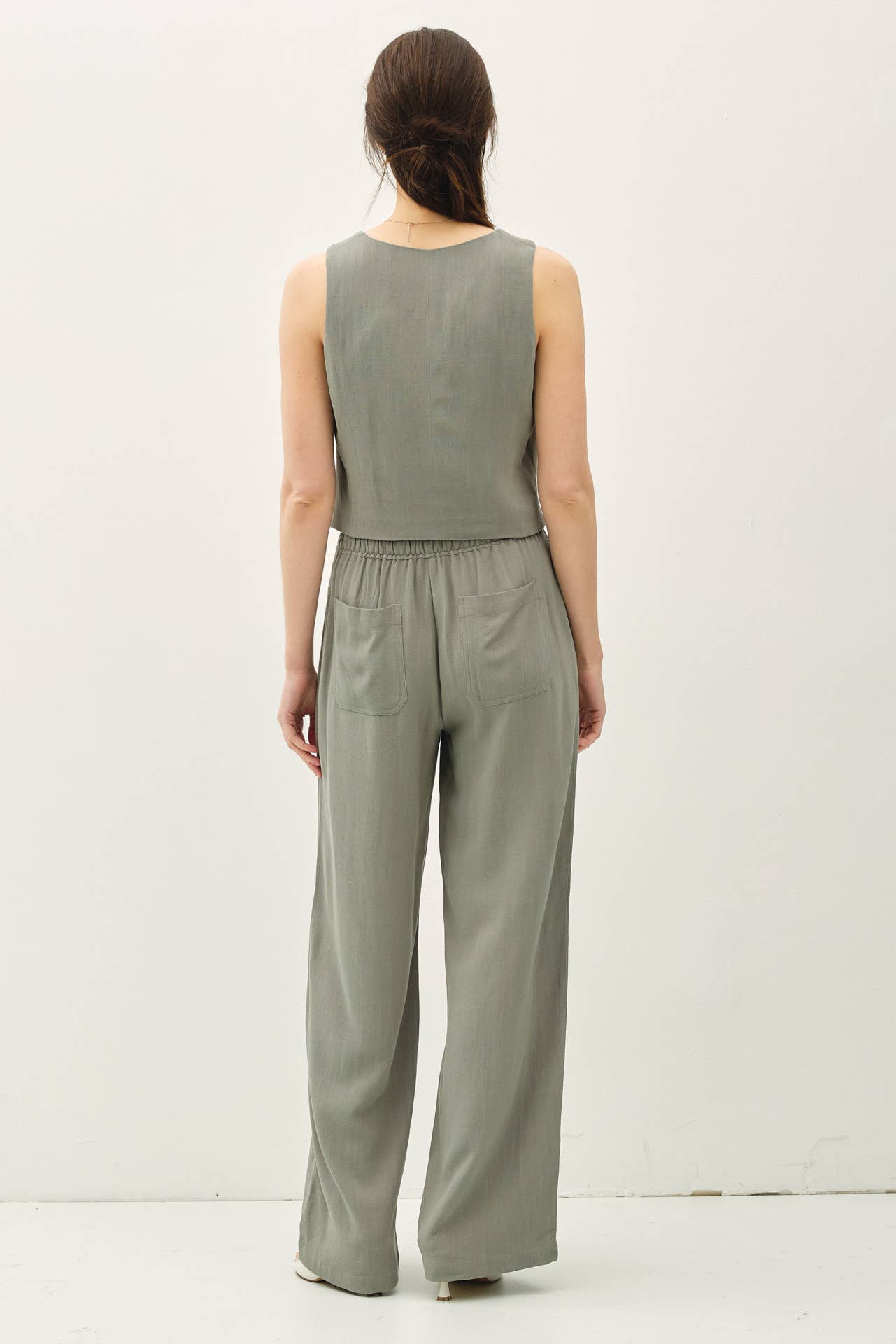 CLASSIC BUTTON DOWN LINEN VEST